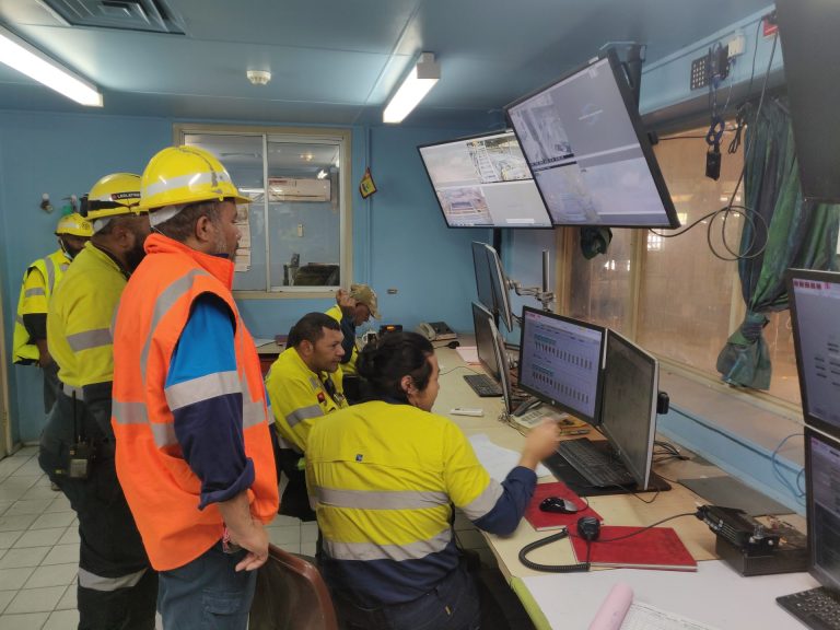 MAC - Control room with the Main Automation Contracting team