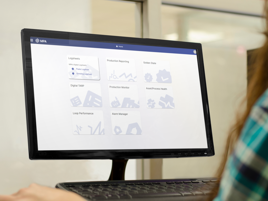 girl using MPA on a computer
